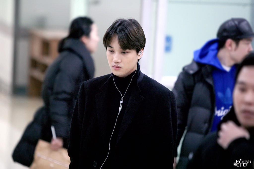 elvish_kid's tweet photo. 20141225 Gimpo Airport #카이 http://t.co/IT042v78h6