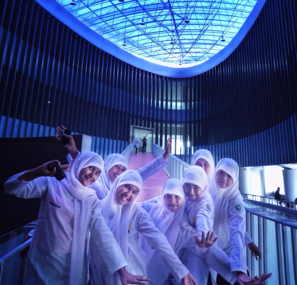 "Mari doakan mereka yg berpulang. Mari semangati generasi yg skg". foto: museum tsunami aceh #2 #10tahunTsunamiAceh