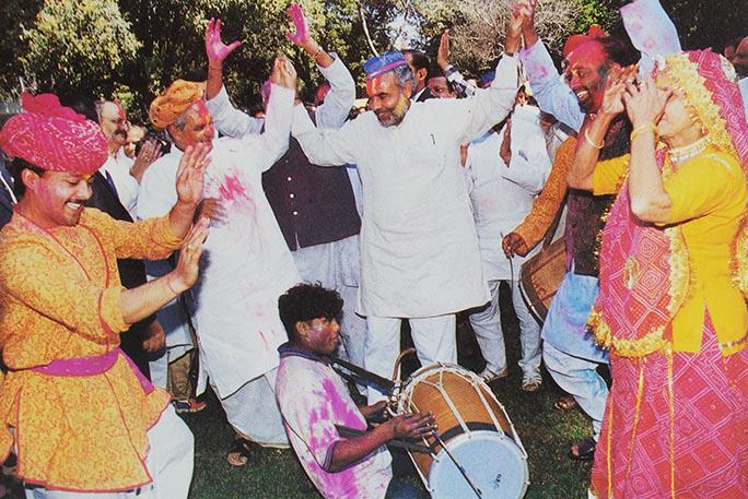 NaMoleague's tweet image. during Holi celebrations #NarendraModi #MyPMModi
