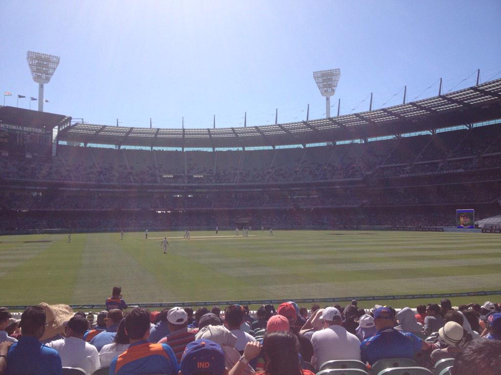 MurrayDouglas89's tweet photo. Cricket in the sun to cure the xmas day hang. #MCG #BoxingDayTest http://t.co/8zNSmnScu6
