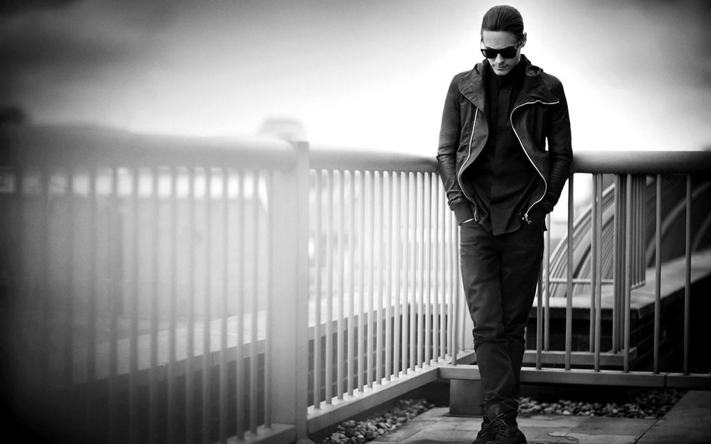 \" Happy 43rd Birthday, Jared Leto! Me 21 now. tak jauhhh..thehee  sya pun awq. 21 jgak