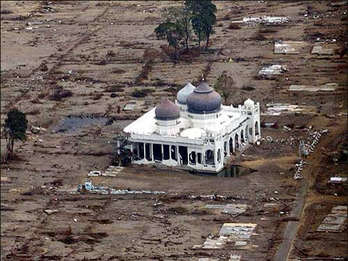 Tsunami Aceh. Tundukkan kepala mengenang 220 ribu jiwa meninggal, today 10 tahun lalu