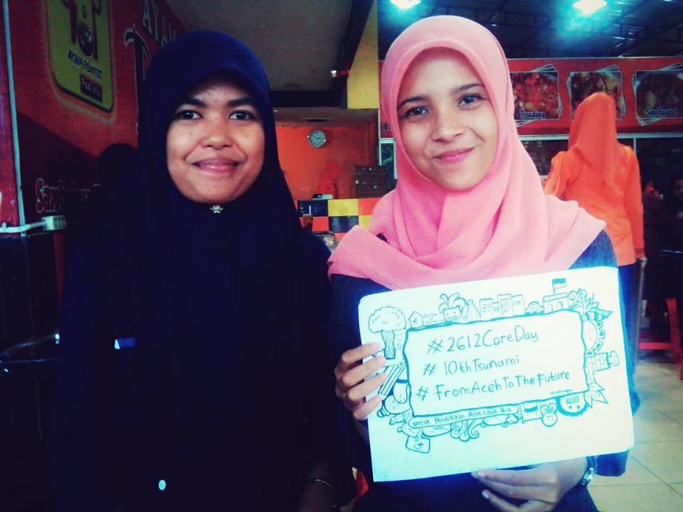 TIScraft's tweet photo. ada TIS Craft :D @ICHA_R99 RT @boelangsa : Kak BoE Tira &amp; Icha :) #2612CareDay #10thTsunami #FromAcehToTheFuture ~ http://t.co/Q0OgGvUCGd