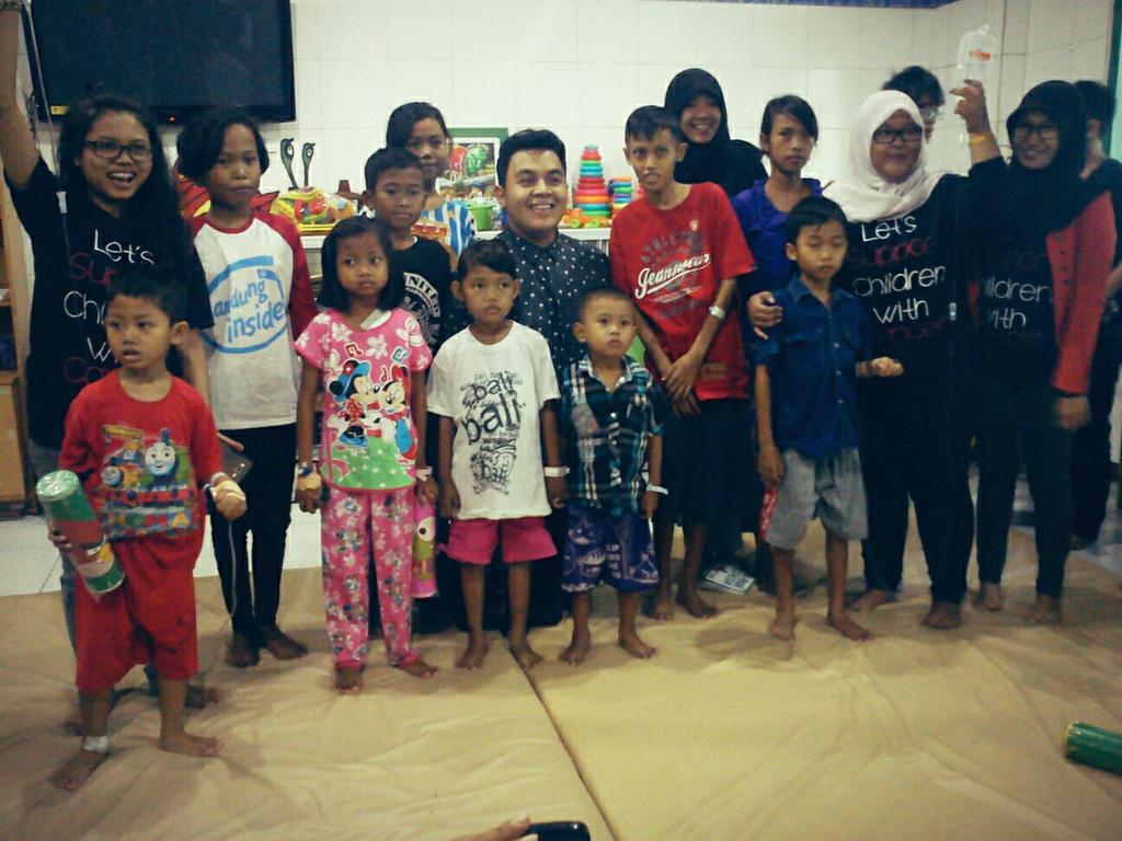Kak <a href="/tulusm/">Tulus</a> bersama adek2 fighters dlm kujungannya siang tadi dimayaananta.terimakasih untuk dukungan &amp; kepeduliannya