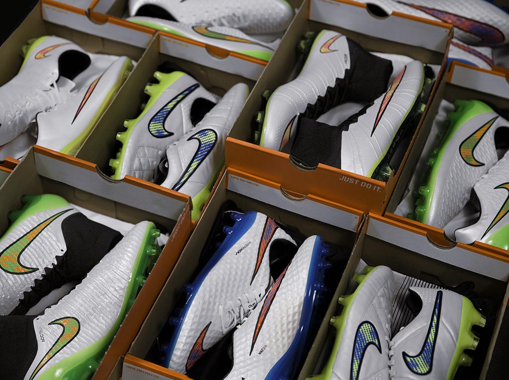 nikelondon's tweet photo. Happy (un)Boxing Day. 

#Mercurial #Magista
#Hypervenom #NikeTiempo

http://t.co/GzBCU5rDJe http://t.co/R4jmn5tnWN