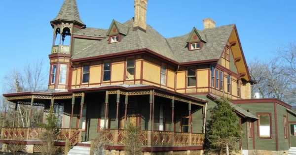 NetworkTlc's tweet photo. These Haunted Houses Are Up In The Real Estate Market! Would You Dare To Invest? http://t.co/PmXegKokzL http://t.co/YV3ebrVLyN