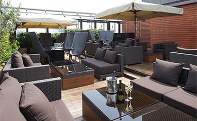 やっぱりカフェが好き Bvlgari La Terrazza Lounge ブルガリ ラ テラッツァ ラウンジ 銀座2丁目にあるブルガリ銀座タワー最上階 ダークカラーをベースとしたシックな色合い オープンでラグジュアリーなオトナ時間を過ごせます Http T Co T7dwek4qce