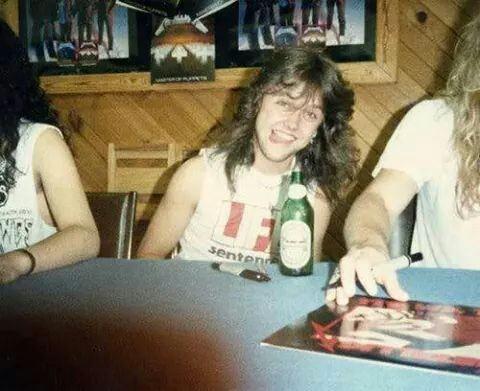Guess who\s birthday is today? OK you already know But .... IT\S LARS ULRICH\S 
happy birthday to my favorite drummer 