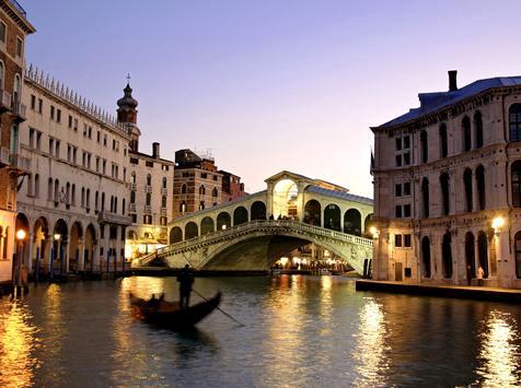 #White #Christmas in #Europe Tour with your family holiday Trip. Enjoy New Year
goo.gl/FqUxub