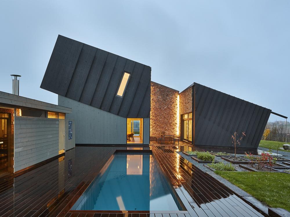 WIRED's tweet photo. This zero-emissions house charges itself -- and your electric car, too http://t.co/EGytVZPtBM http://t.co/P7VNIP9fKX
