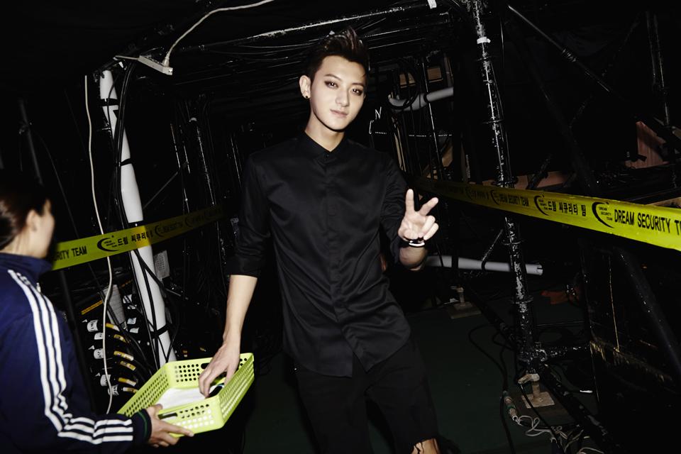 Hztttao_Z_Tao's tweet photo. [OFFICIAL] EXO FROM. EXOPLANET  - THE LOST PLANET - in OSAKA 

CR: #EXOSEOUL http://t.co/VPijsSuZ1x