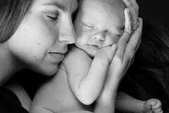 En başından anne için stres yaratan veya eksik olan her şey, çocuk için de aynı oranda stres yaratır veya eksik olur.