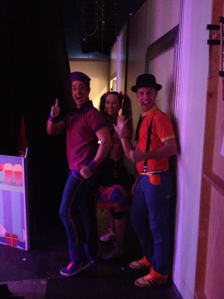 Con las estrellas de los niños!!! Los pica pica!!!!! Allaaaaa vamos!!! Es como trabajar con Madonna 😜😜😜😜😜