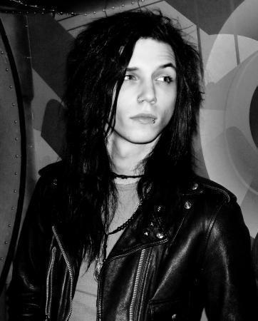 Happy birthday Andy Biersack! I love that pic haha:P 