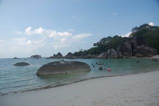 Visit_BaBel's tweet photo. #AmazingIndonesia Pantai Tanjung Tinggi di Belitung, salah satu lokasi syuting film Laskar Pelangi! @IDTraveling http://t.co/rYcpRaO4Wo