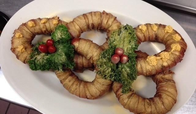 WDRBWAVE's tweet photo. ICYMI: #12DaysOfBacon Chef John Castro's Five Golden Rings including bologna and spray cheese! http://t.co/UsgjbqlAKb http://t.co/5LRayb4ZAo