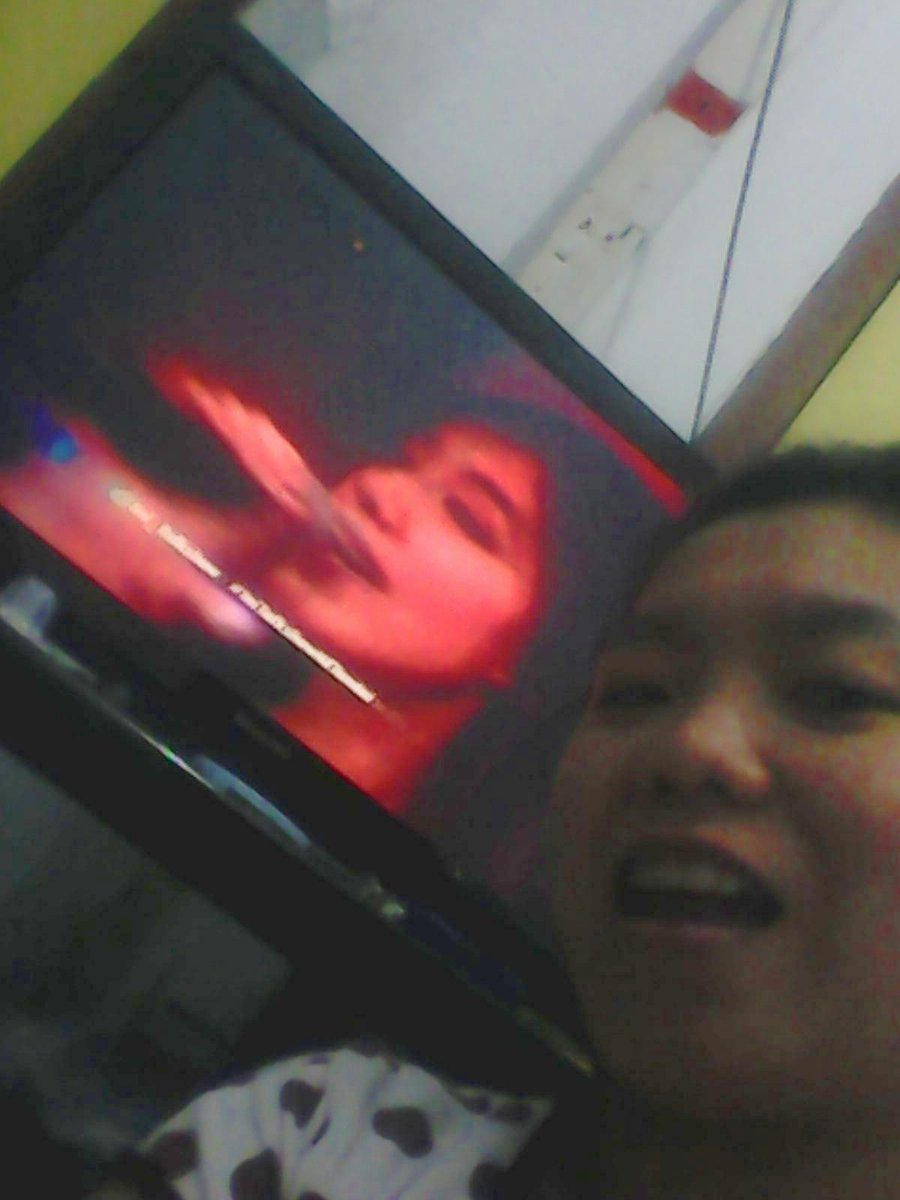 gracemurni's tweet photo. Home alone..merapal doa biar dpt hadiah ntn @Ini_Talkshow di @netmediatama #NETMILIUNER_3..#lipattangantutupmatadoa http://t.co/GKIBcnGhBZ