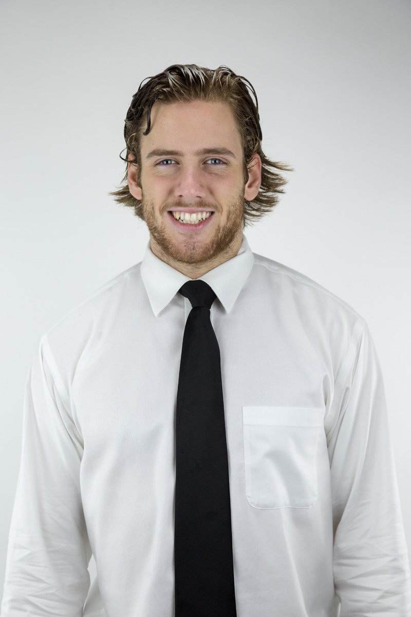KingstonFronts's tweet photo. .@JacobGraves20 is known for being tough on ice. Off ice, he reads to kids in the #FrontsAtSchool program #HelmetsOff http://t.co/rBVeZZRaK7