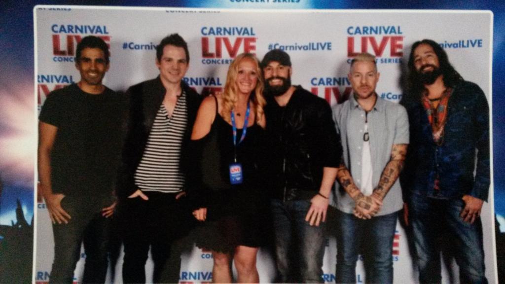 Happy birthday to my favorite artist! I hope u have a great birthday! And thanks for the great pic! 