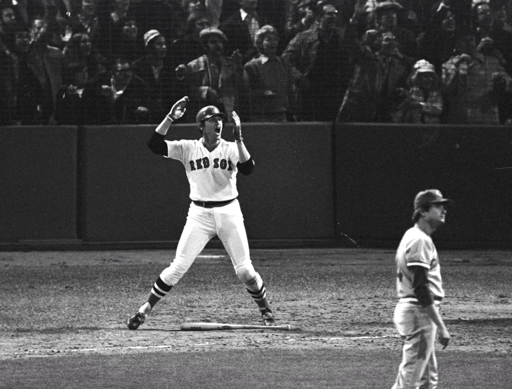 Ohhhhh this picture... Happy 67th birthday to Hall   of Famer Carlton Fisk. 