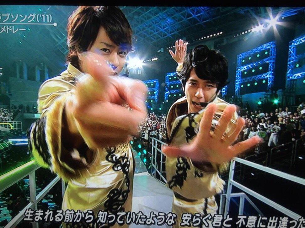 fmsks_sz's tweet photo. 櫻井からファンサをもらうには、

すごいうちわ作るのでもなく
着飾ったりコスするのでもなく

テレビの前で正座しとけばいいんだ http://t.co/mfLLhS7Hep