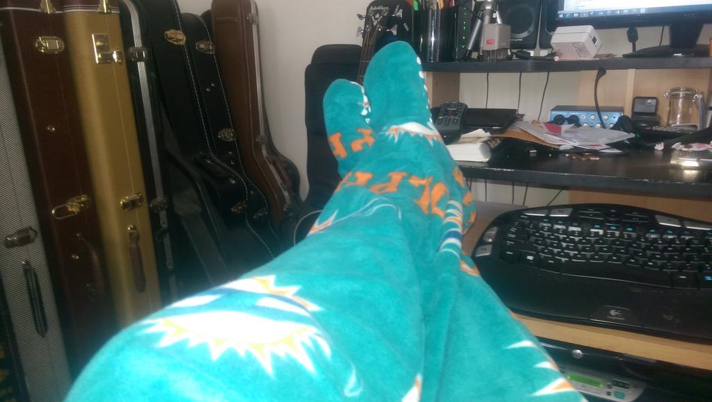 [Image: B5yeWawIAAAOd0R.jpg:large]