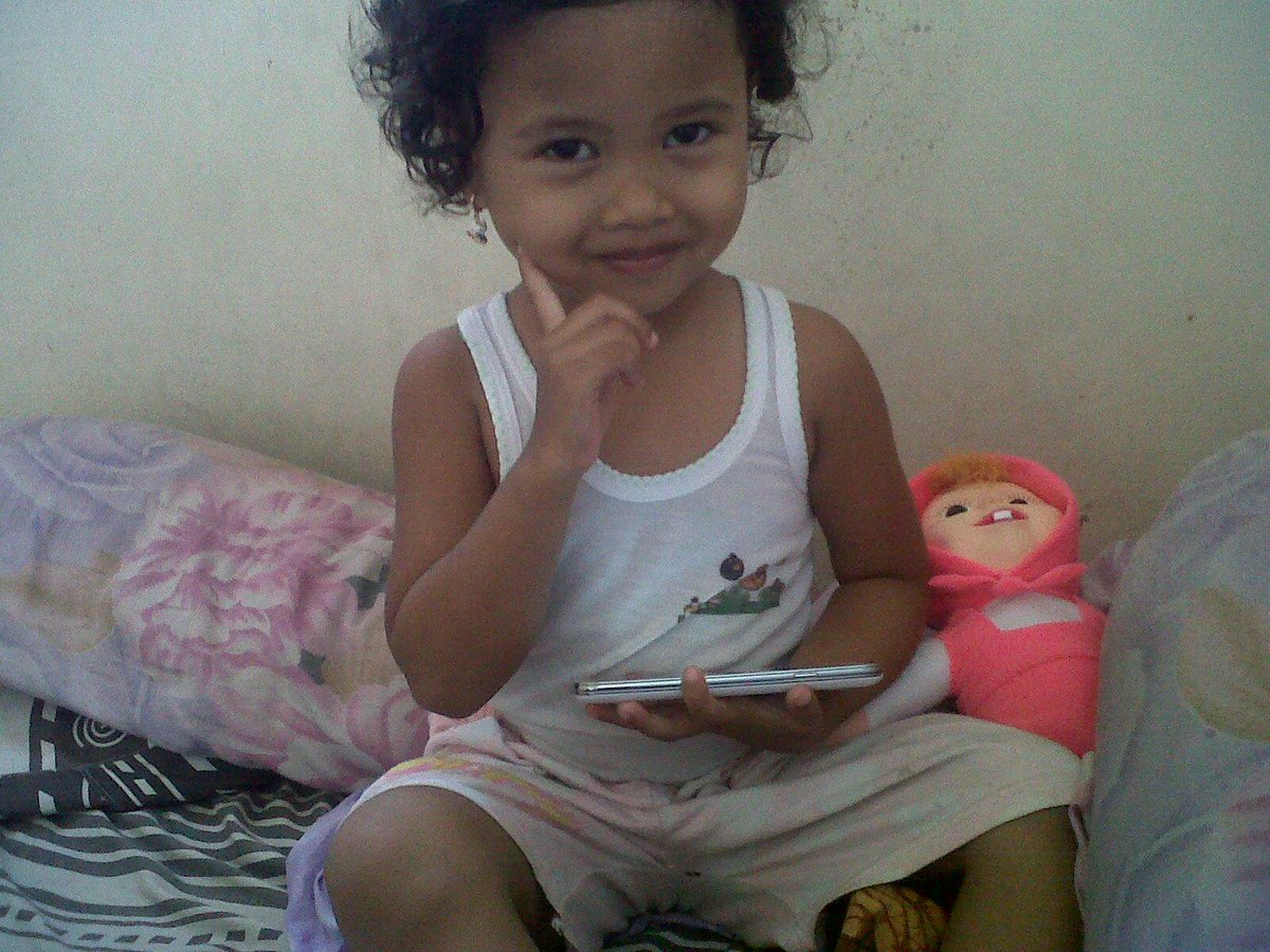 asep_adhel's tweet photo. Anak ayah sibuk main game,,,,,!!!! http://t.co/Qw8MdJM9xV