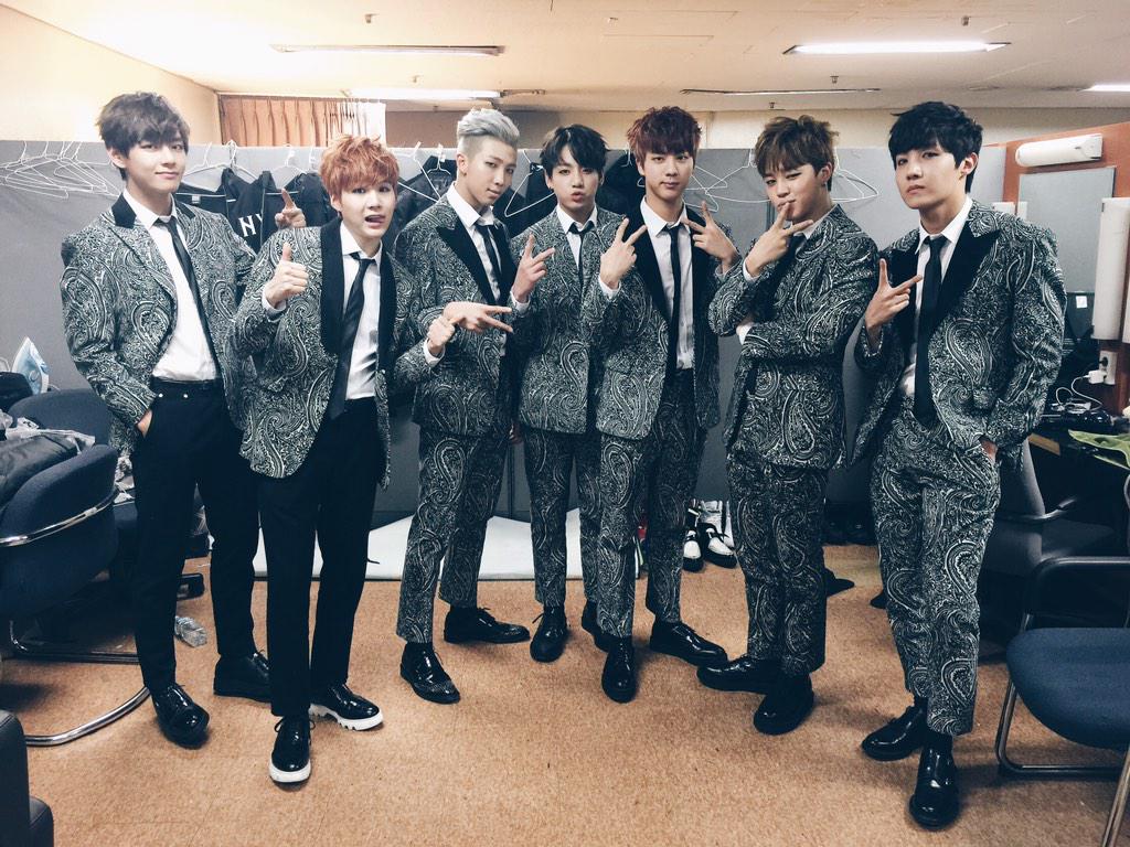 bts_bighit's tweet photo. [#오늘의방탄]
늦은 시간까지 가요대축제에 나온 #방탄소년단 의 무대를 시청해주신 아미��러분 고맙습니다! Danger부터 댄스 퍼포먼스, 그리고 깜짝 콜라보레이션 무대까지 최선을 다한 방탄에게 응원을~ 짝짝! http://t.co/KoOJ7zofWI
