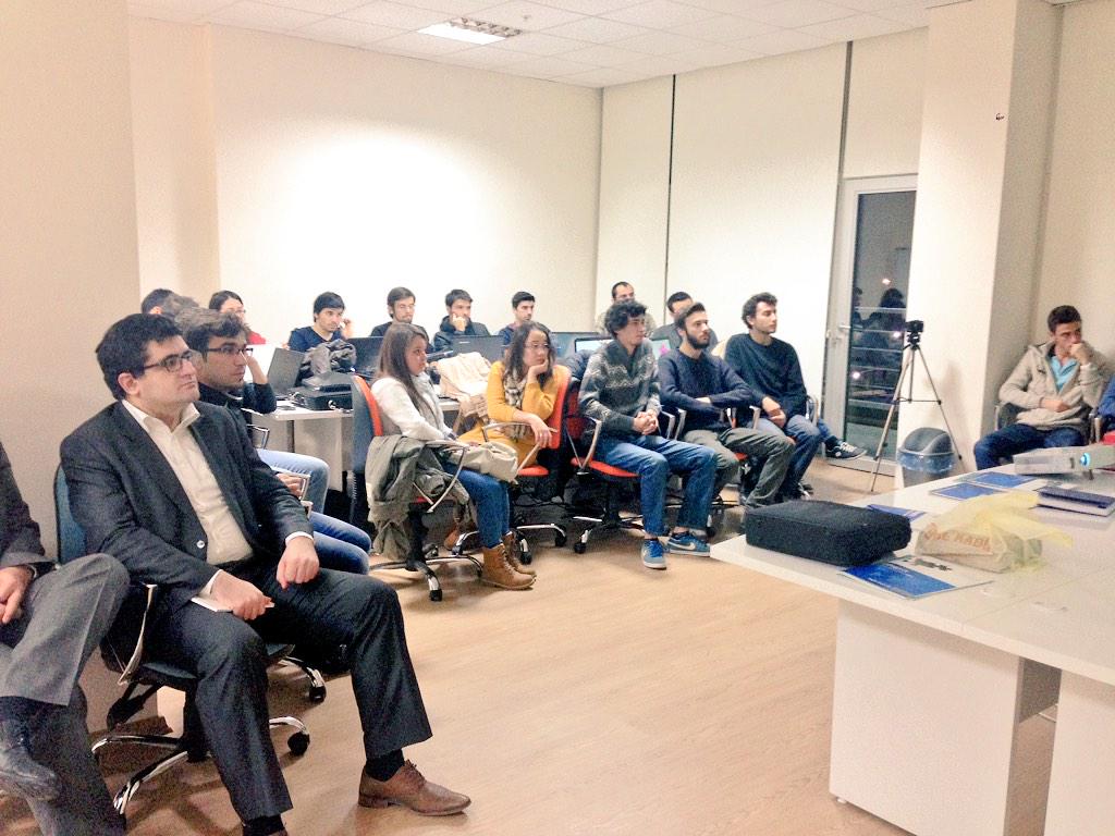 pautto's tweet photo. NET MF Atölyesi'nde @hayatiguney "Internet of Things" kavramını @denizlihs'de anlatıyor. http://t.co/SkqZBTmA5z