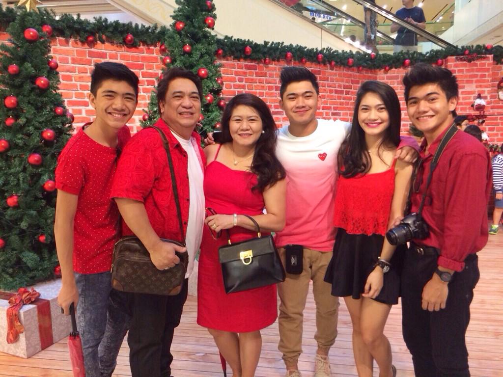 MiccoloSolis's tweet photo. AMS FAMILY! ❤️ #SOLIDSOLIS @Anthoninesolis @ASTHNSLS @MiyakeSoliss @iamdadadoo #InangMaria http://t.co/L7yUX7ZYSi