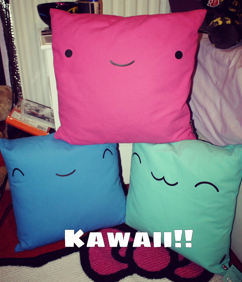 _pixxiefeather_'s tweet photo. I now have 3 @_YoKawaii cushions!!! So happy ^_^ http://t.co/oMH2eHQ7QU