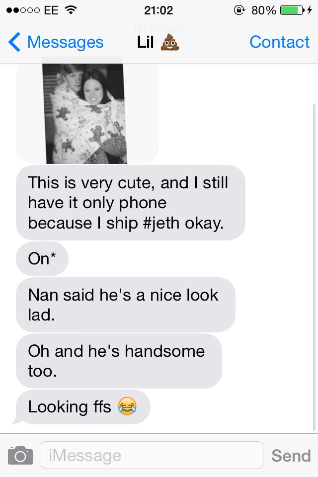 _bethanyxo_'s tweet photo. I don't know how to feel about this . http://t.co/r4ebf1WcCk