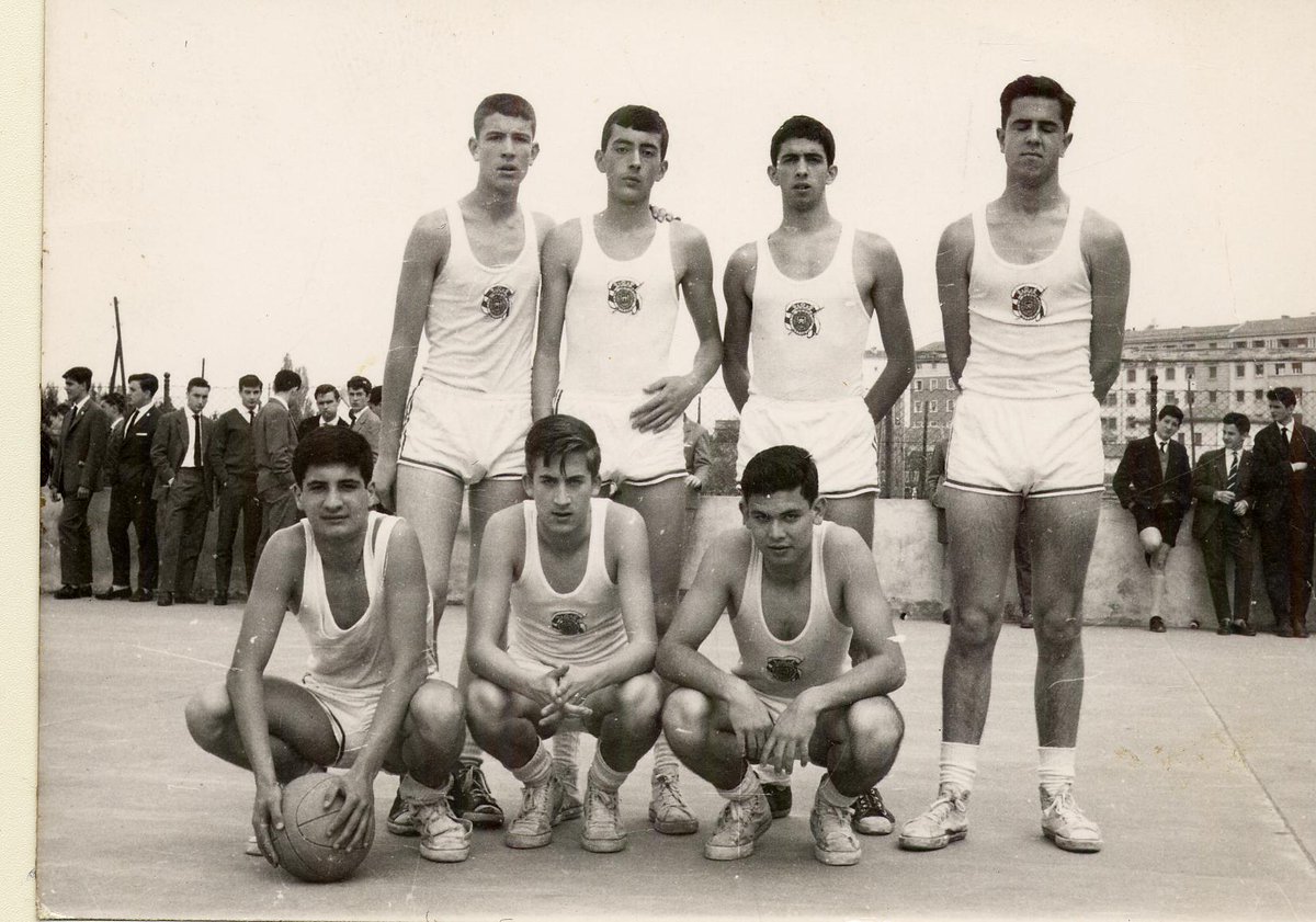 fotos - Especial 60 aniversario (Fotos, recuerdos, recortes...del Baskonia desde 1959) - Página 37 B5z9SILCcAEKkEU