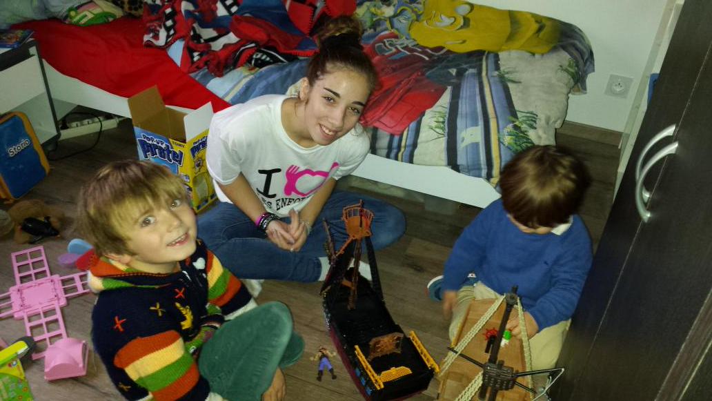 mallonchad's tweet photo. Pour cloturer ces vacances Bordelaises rien de mieux que d'aller voir ma nièce @pom0612 avec mes neveux!Vacs au top! http://t.co/9qWPskpR9S