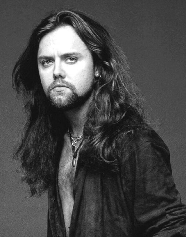 Happy birthday to LARS ULRICH!!!!!!! 