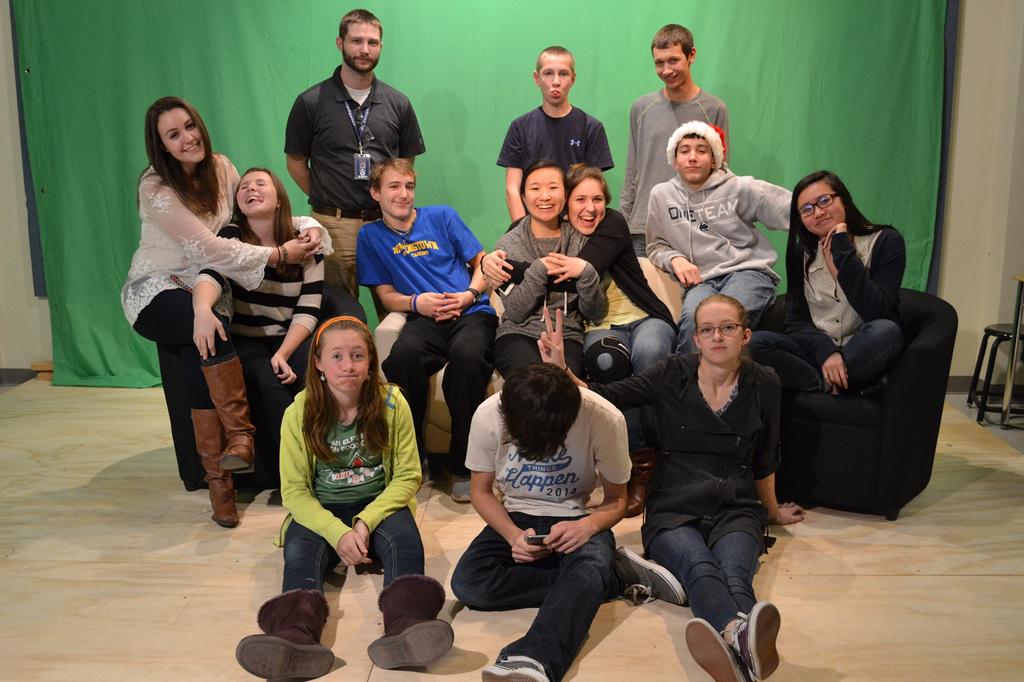 dasdstemtv's tweet photo. Happy holidays from the STEM TV crew! #stemtvlive http://t.co/HugH7jqCqg