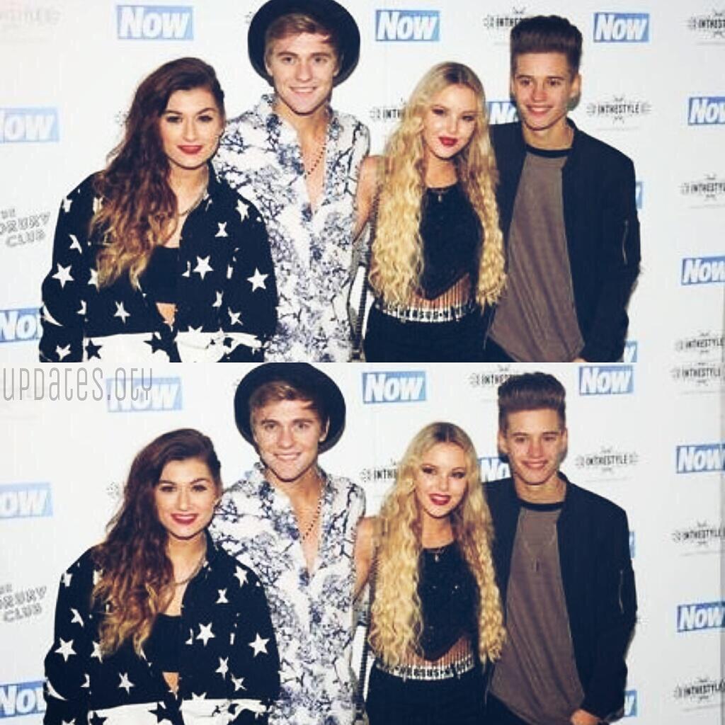 Seeing as it's Christmas who wants a follow? RT this tweet if you do!