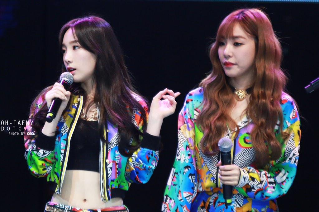 khingkhing15's tweet photo. 27 December.. 
TF : วันนี้วันแทยอนอ่ะ
TY : วันฟานี่ตั้งหาก
TF : วันเดียวกันหรอ -w- 
TY : วันของเราไง #HappyTaeNyDay http://t.co/u5Rk50CR1k