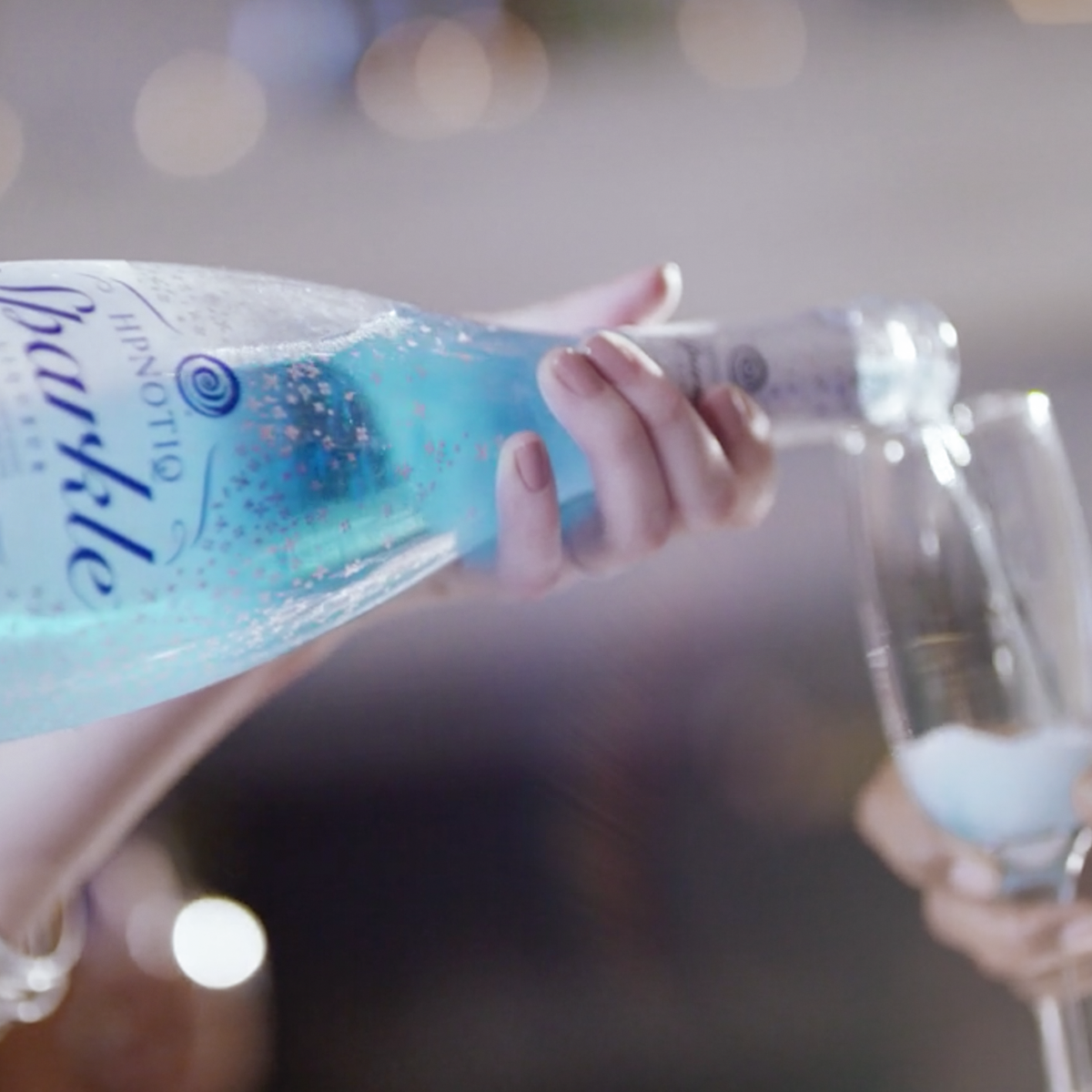 ineedsparkle's tweet photo. Break out some Hpnotiq Sparkle and toast to the last week of 2014! #Cheers ladies!!  #bubbly #toast #ineedsparkle http://t.co/T4FdxDTwI9