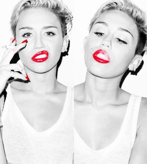 JenifferCyrus_'s tweet photo. No necesitas de un cigarrillo para llamar mi atención.
#MileyPleaseStopTheMolly http://t.co/yFeoC5Npf2