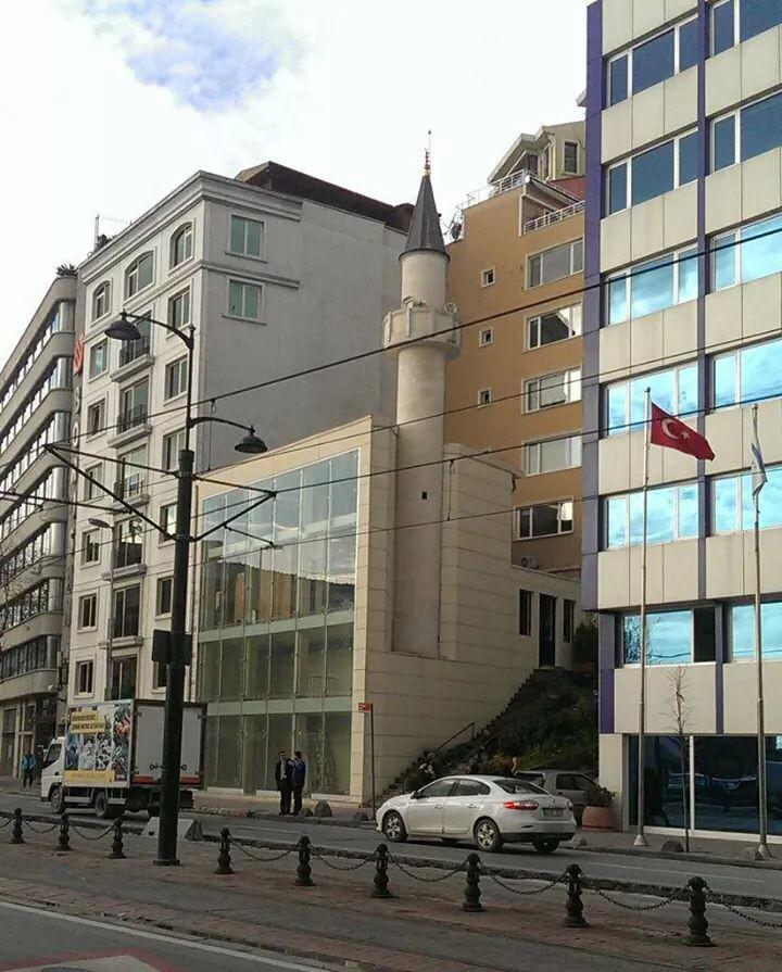 Sanki plaza diye başlamışlar camii olmuş