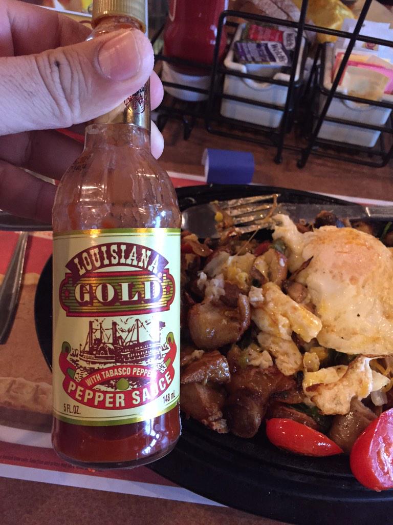 smodasra's tweet photo. Between Tobasco or Louisiana Gold #nocontest #FL14 http://t.co/MjHhC3zMTg