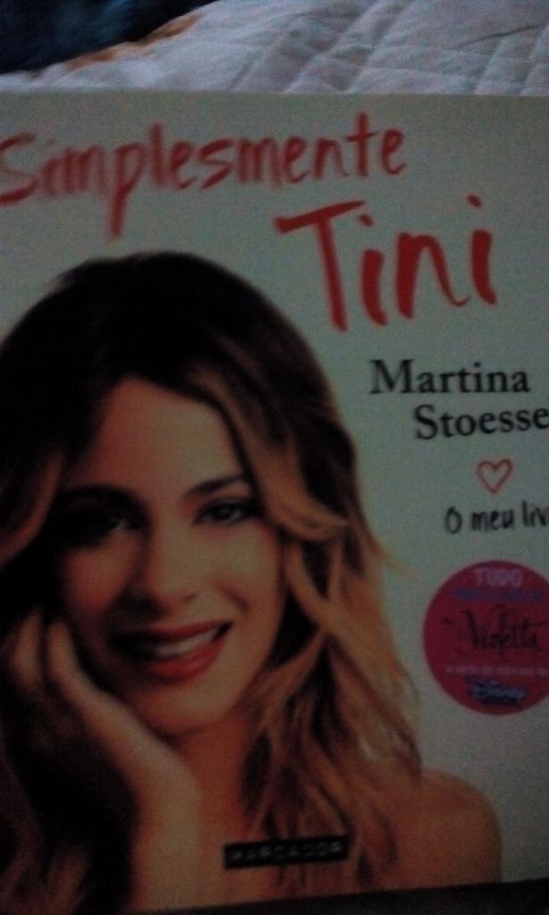 Adoro o livro, adoro a série e adoro a Martina... Estou ansiosa pelo concerto Violettalive 24janeiro... #fãdamartina