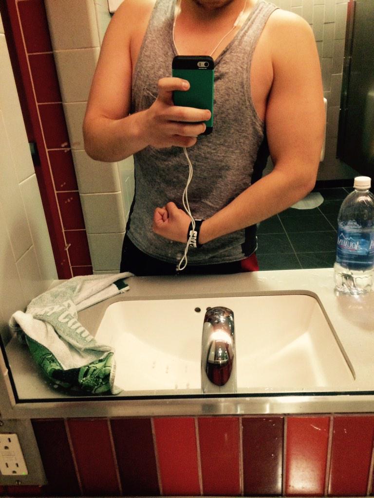 DMieles2's tweet image. Best arm day ever 💪💪💦#postchristmasworkout