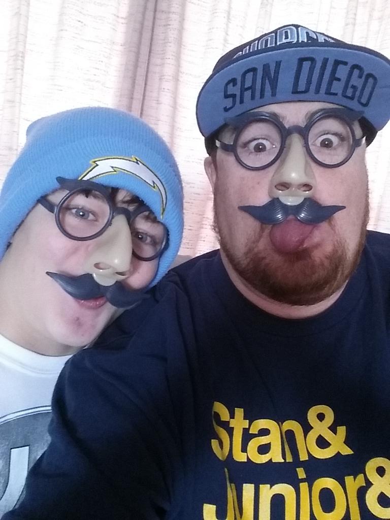 DARAIDERHATER's tweet image. Me and my yongest son in KANSAS CITY ready for game day #boltpride #chargers #wedawest #seaofredwecomming