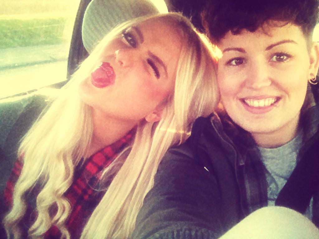 JadeyMorgan8's tweet photo. Attitude! Smooth one sugapuff! #thankyouformakingmelaugh @PhoebeLola_x #pose #singalong http://t.co/lUXD1clSmu