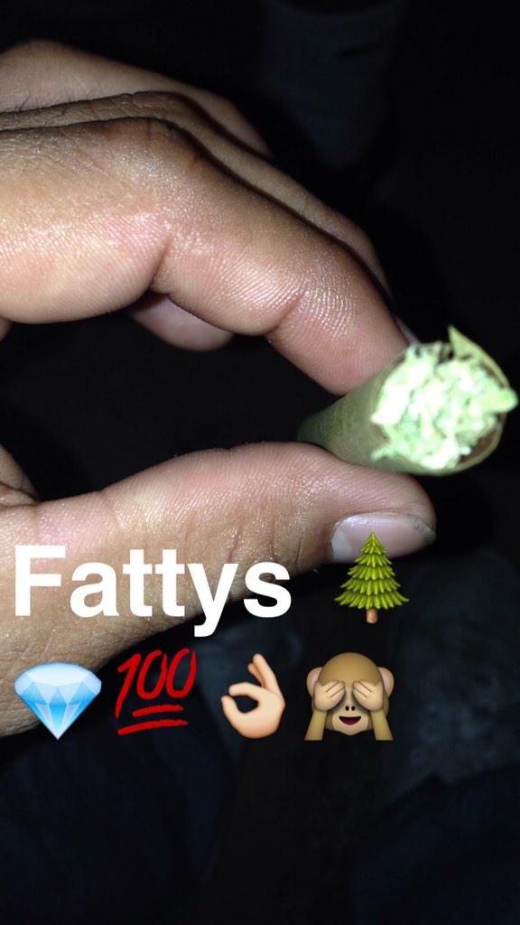 jameszaragoza1's tweet photo. The only thing that keeps me insane 🌲👌 http://t.co/kZKAbTl4oe