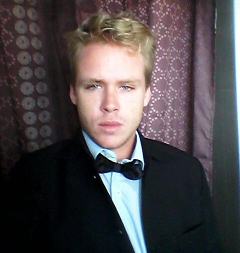 Joffrey00plan's tweet photo. Hello my name is joffrey p. http://t.co/QYuI0gJ0r3