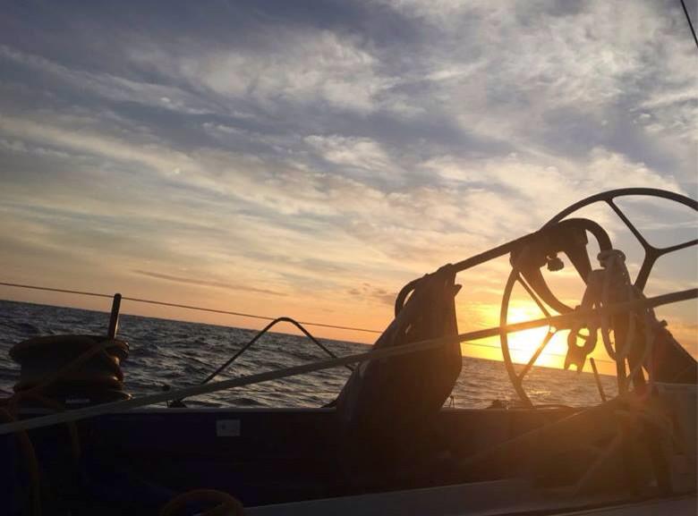 rshyr's tweet image. Glamour sunrise shot @TeamRagamuffin! They lost going too far inshore, but "reeling in" @PerpetualLoyal now #RSHYR