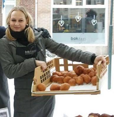 Help onze Stephanie Verkaart naar de titel #missoliebol stemmen kan via 100%NL